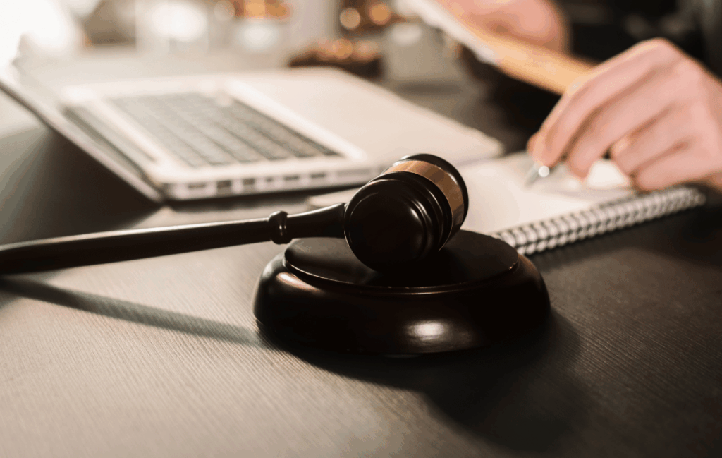 reduce legal risk in small businesses