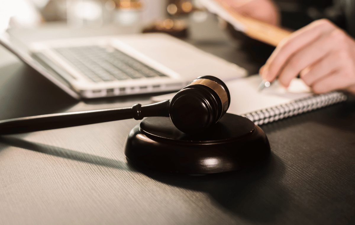 reduce legal risk in small businesses